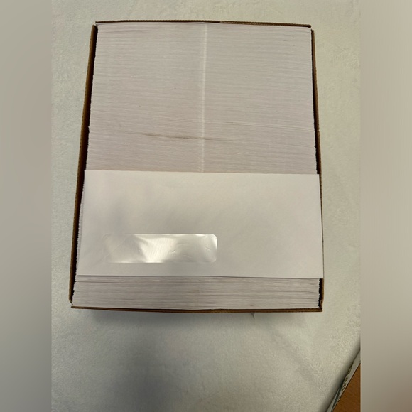 500 Mac Envelopes With Windows In Box - Picture 2 of 3